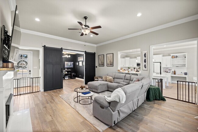 Building Photo - 212 Blaze Blvd