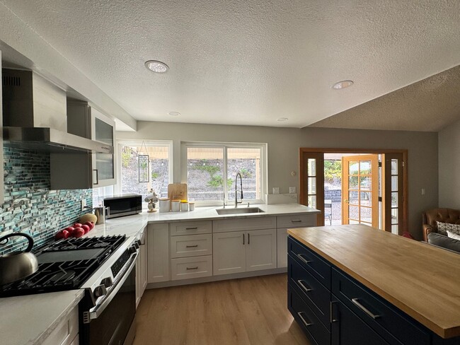 Building Photo - Beautiful 3-Bedroom + Loft Home in Desirab...