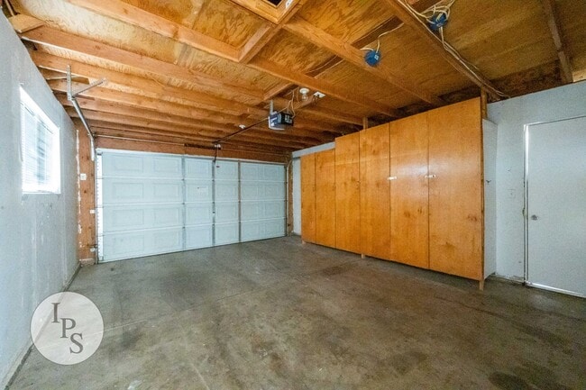 Building Photo - North West Fresno Home, 3BR/2BA, Lots of Amenities