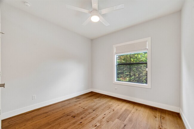 Building Photo - 935 Bunton St