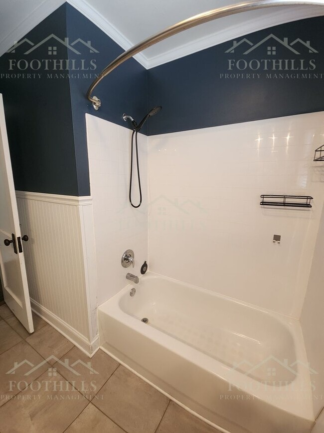 Building Photo - 709 E Calhoun St