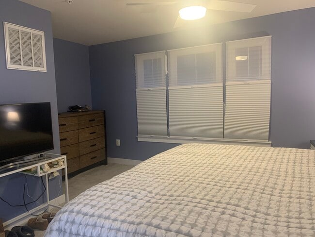 2nd (top floor) primary suite - 3606 Journal St