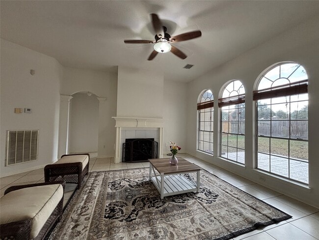 Building Photo - 1814 Senca Springs Ct