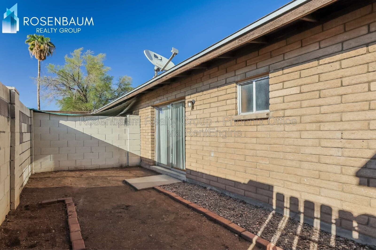 Building Photo - 845 N Date