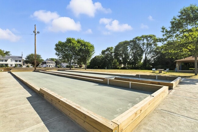 Building Photo - 62 Cosey Beach Ave