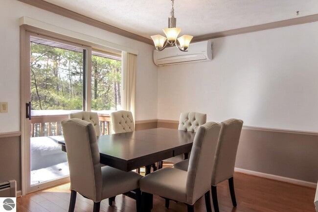 Building Photo - 3814 Maid Marian Ln