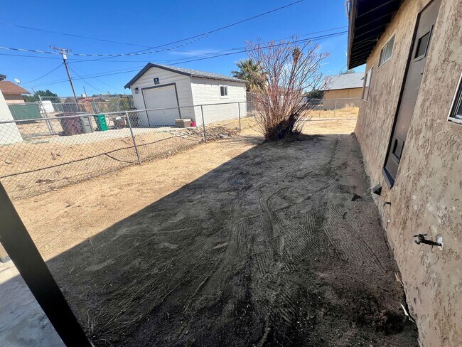 Building Photo - 6001 Mariposa Ave