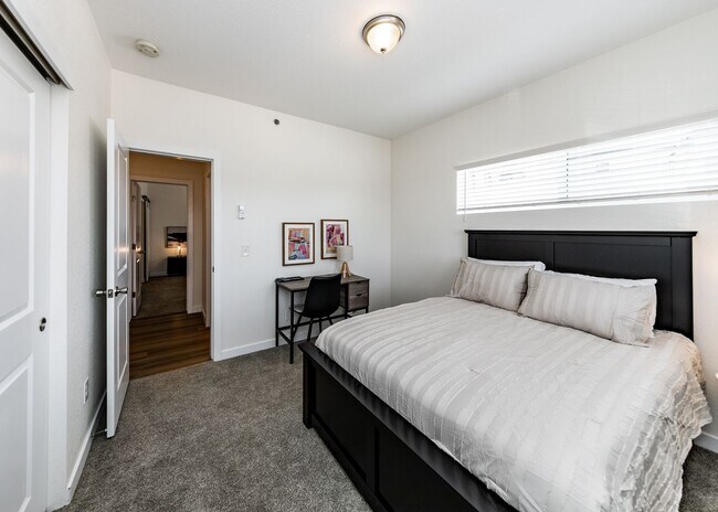 Building Photo - 2 Bedroom 2 Bath Luxury Apartment near Garden of the Gods and Ute Valley