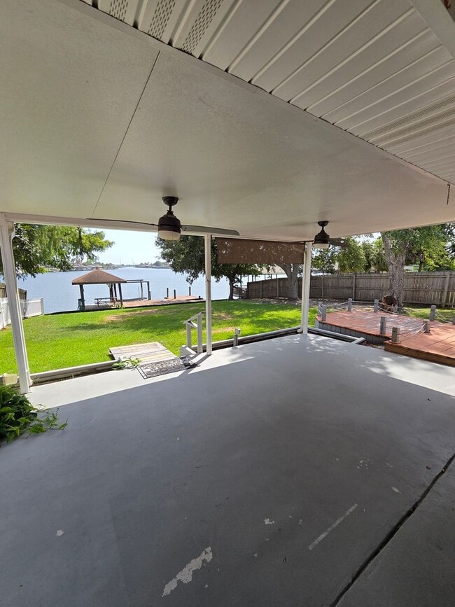 Building Photo - Water Front Living 3 Bedroom 2 Bath Open floor plan No Carpet