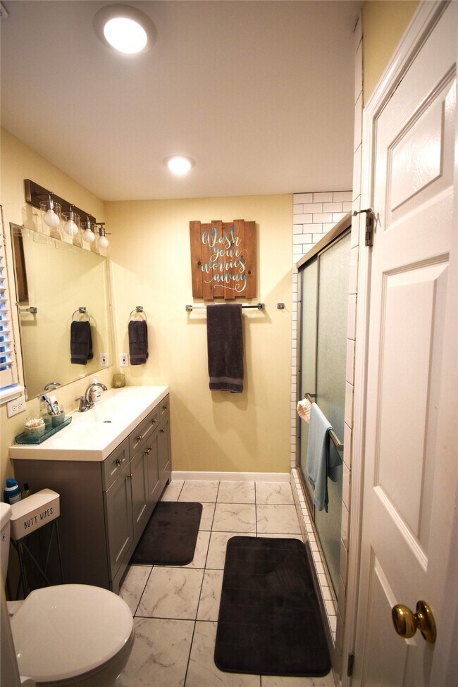 Building Photo - 8011 Meadowvale Dr