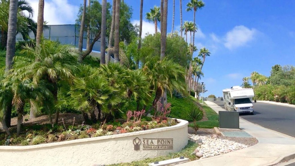 Entering your new community - 3151 Vista Mar