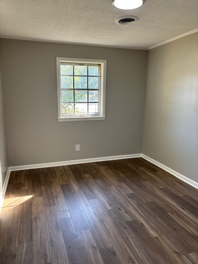 Building Photo - Renovated 3 Bedroom 1 Bath Home for Rent!