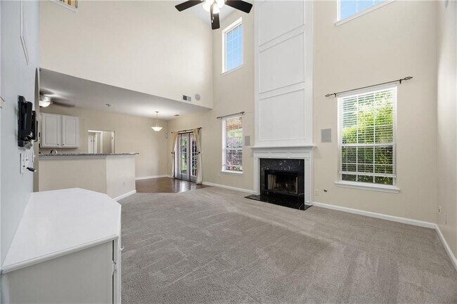 Building Photo - 1650 Huntcrest Way SW