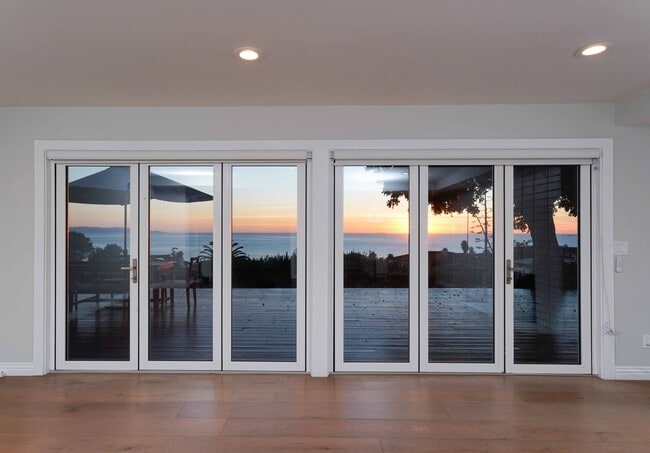 Building Photo - !! DESIRABLE 3 BEDROOM 3 BATHROOM LOCATED IN BEAUTIFUL RANCHO PALOS VERDES !!