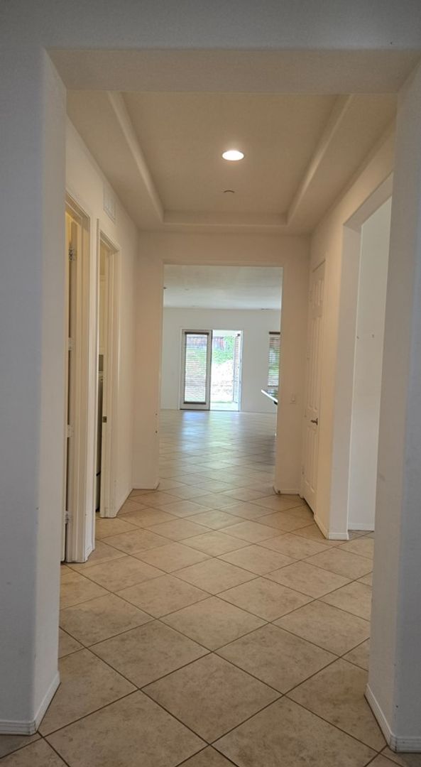Building Photo - 6015 Dubois Pl