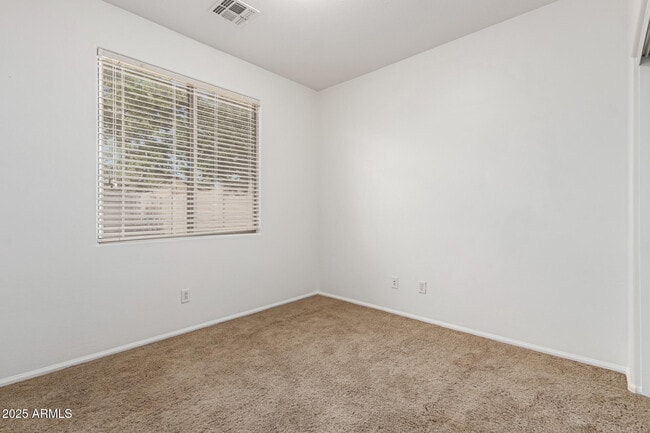 Building Photo - 40882 W Robbins Dr