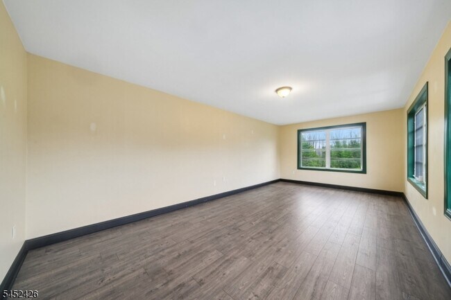 Building Photo - 2 Brandywyne Dr
