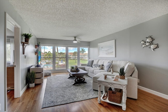 Primary Photo - 154 Palm Dr