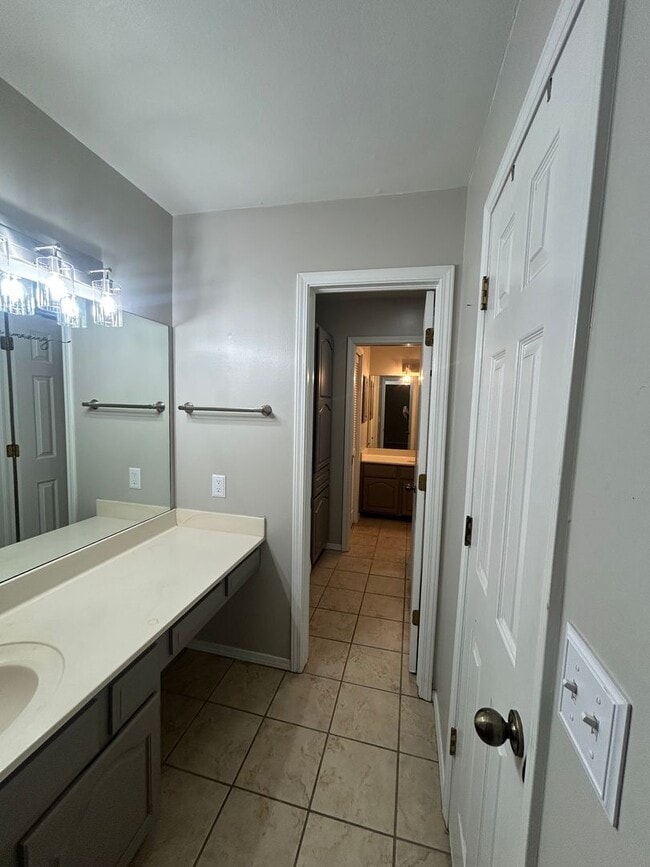 Building Photo - Fabulous townhouse in a private and quiet ...