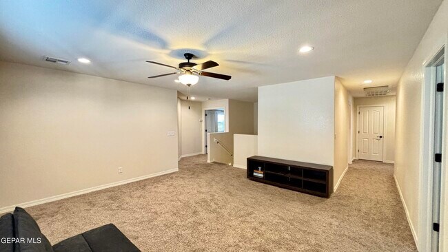 Building Photo - 12437 Pleasant Crest