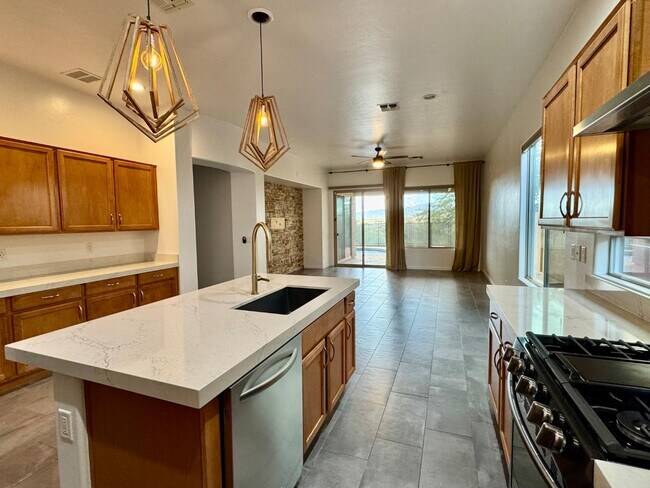 Building Photo - 13743 N High Mountain View Pl