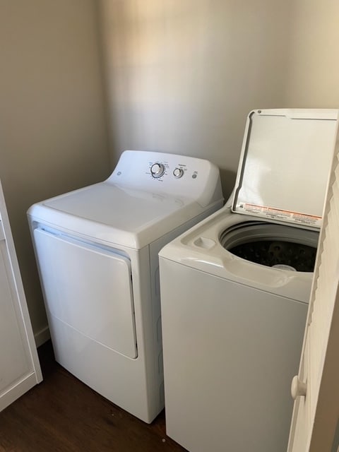 Laundry (Washer & Dryer) - 1019 Putnam St