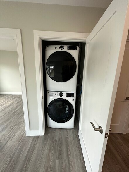 Building Photo - 206 Old Colony Ave