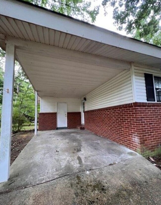 Building Photo - BELOW MARKET RENT!