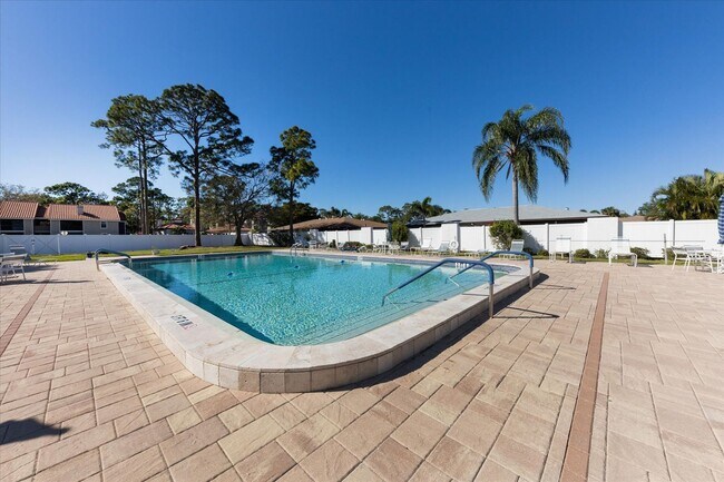 Building Photo - BENEVA & CLARK RD / VILLA