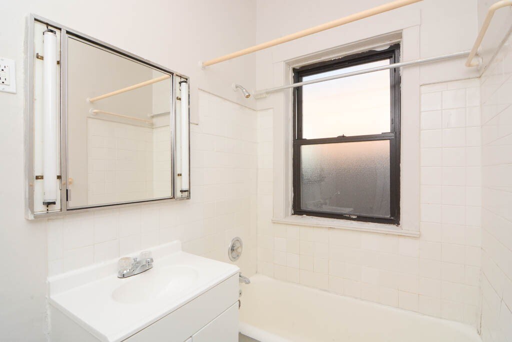 Building Photo - 1025 Dempster St