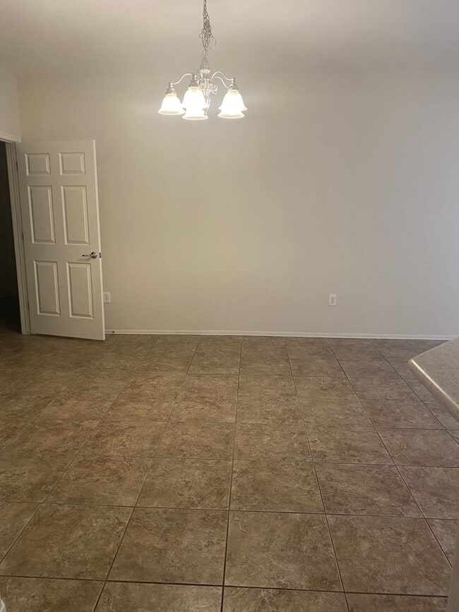 Building Photo - Adorable Northwest 2 bedroom condo!