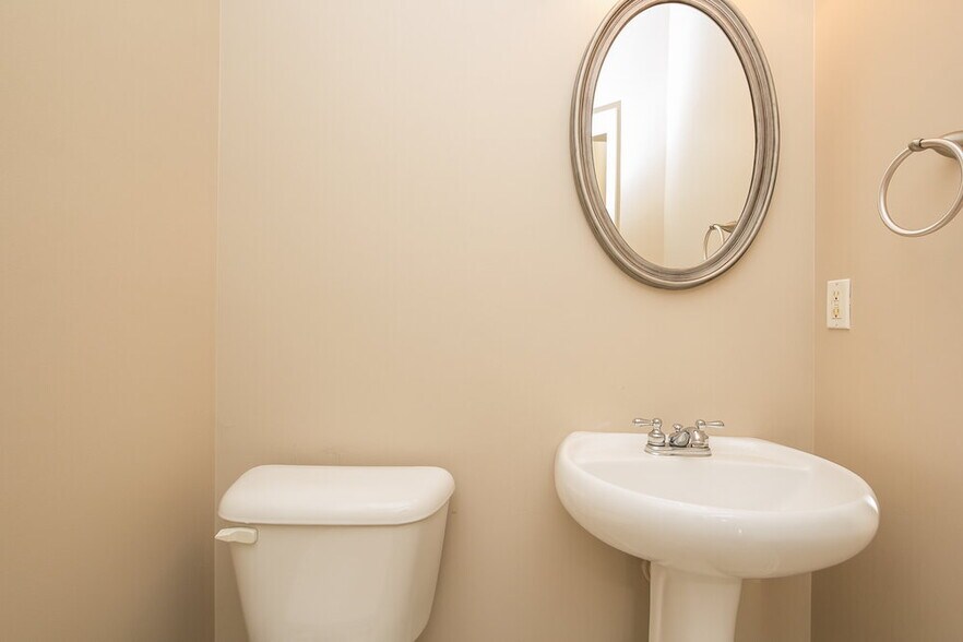 Building Photo - 417 Little River Rd