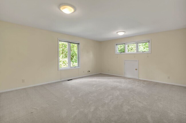 Building Photo - 16323 NE 50th Way