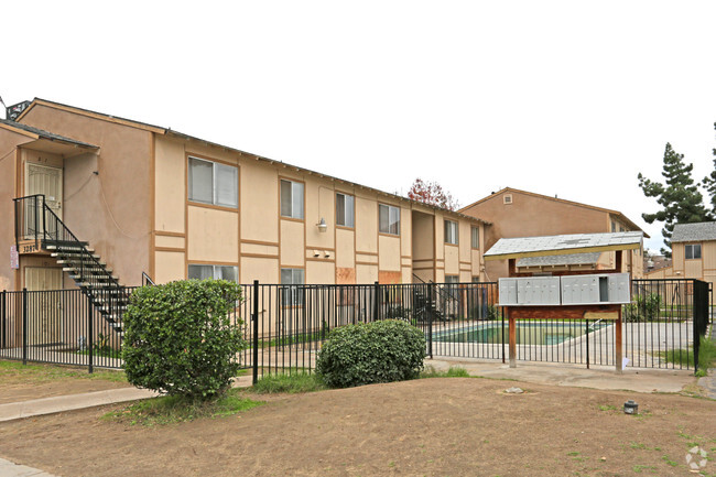 Primary Photo - Castaway Apartments
