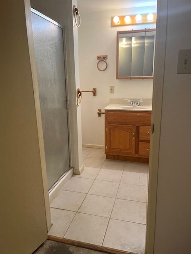 Building Photo - Amazing Mountain Views...