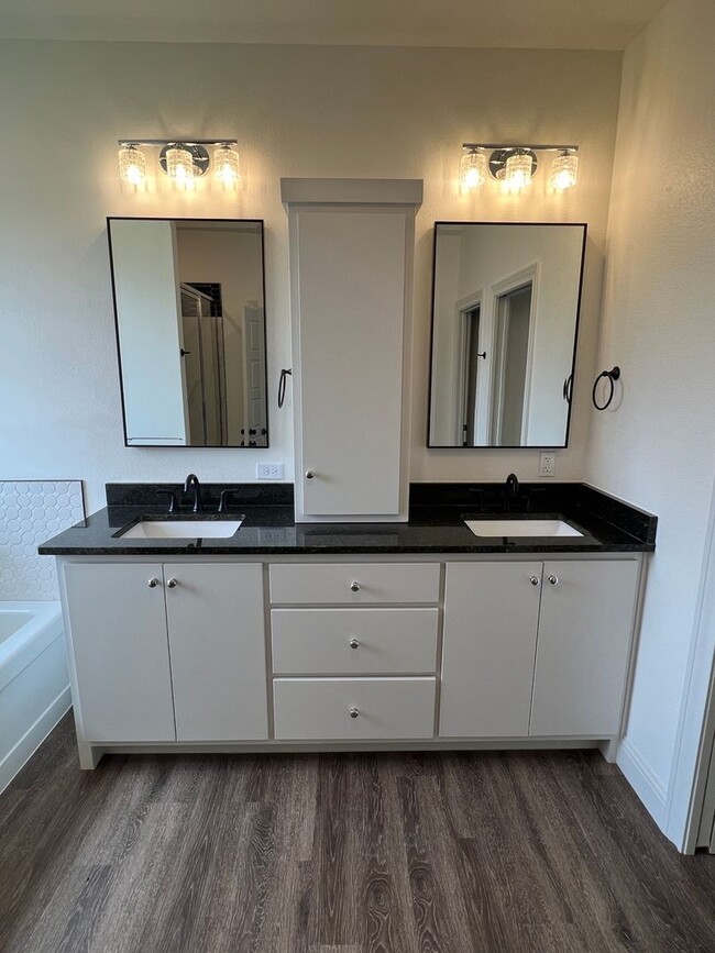Building Photo - Beautiful 4 bed 2 bath home in Frenship!