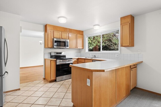 Building Photo - 3Bd/1.75Ba Bellevue House