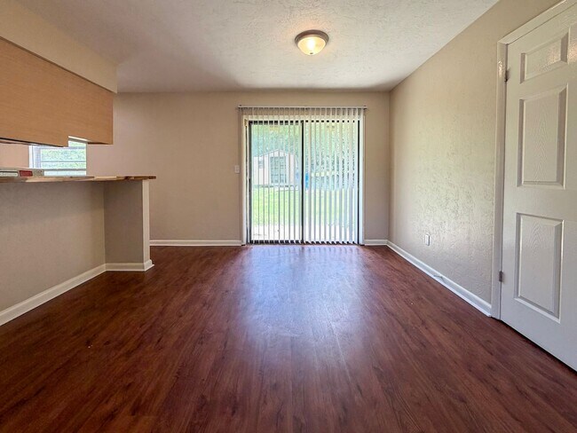 Building Photo - Move-in Ready Recently Updated 4BR/2BA House in Alachua! *Approved Application*