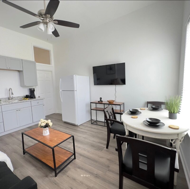 Building Photo - 2515 Erato St