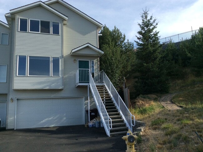 Building Photo - 2430 NW Granite Ct