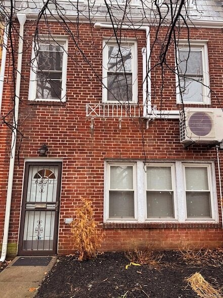 Building Photo - 68-11 Dartmouth St