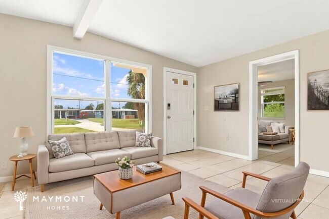 Building Photo - Charming Largo Home