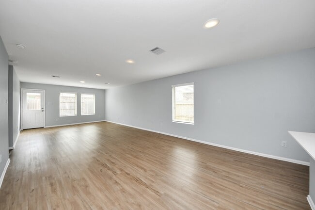 Building Photo - 9014 Estes Lks Dr