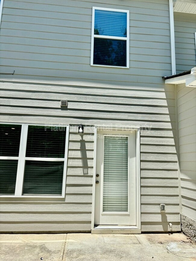 Building Photo - 4456 Pinscher St