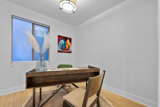 Building Photo - 4803 N Woodmere Fairway