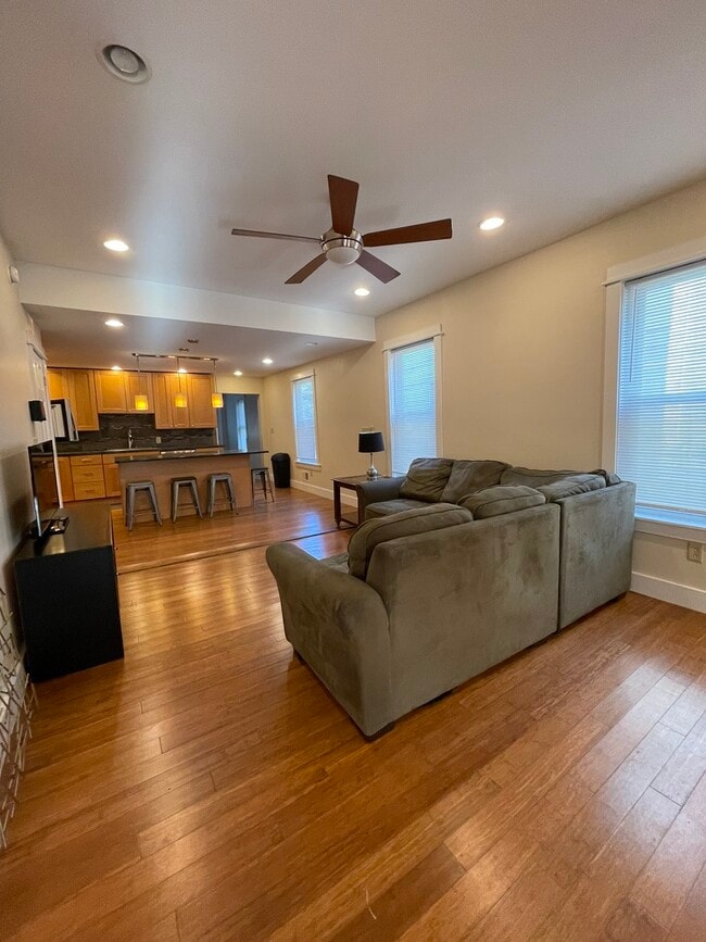 Building Photo - 524 7th Ave