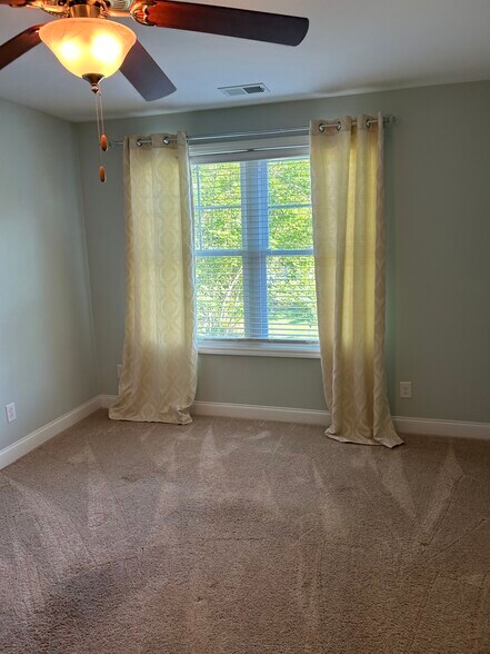 Building Photo - 3380 Eastman Dr