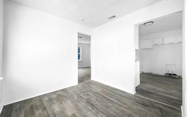 Building Photo - 9823 Winkler Dr