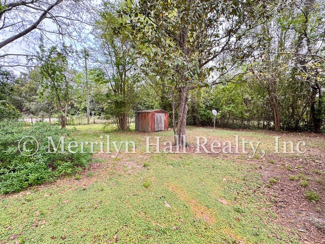 Building Photo - Freshly Updated 2BR Bungalow | New LVP Floors | Fenced Yard | Quiet Street