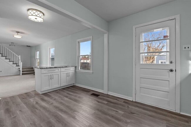 Building Photo - NEW RENTAL ALERT: Beautiful 4-Bed Home in Hampton — Available NOW!